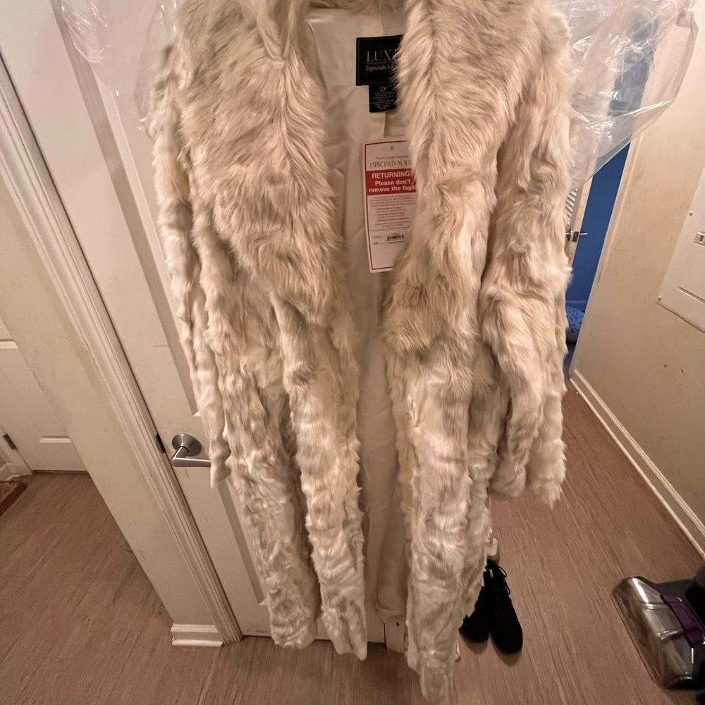 Luxe Cream Faux Fur Coat